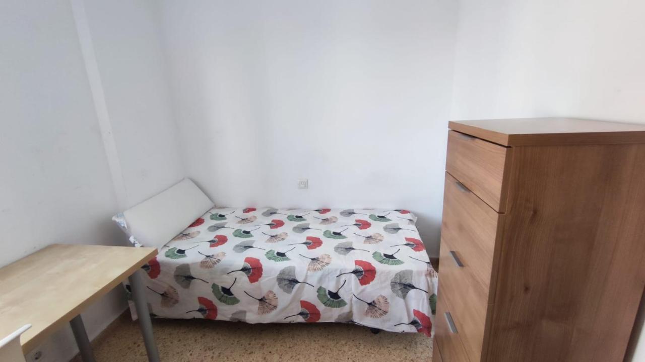 Habitacion Con Cama Individual, Piso Compartido En Avenida Blasco Ibanez Valencia Eksteriør billede